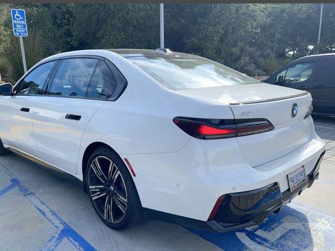 Used 2023 BMW i7 xDrive60 AWD/4WD image 7
