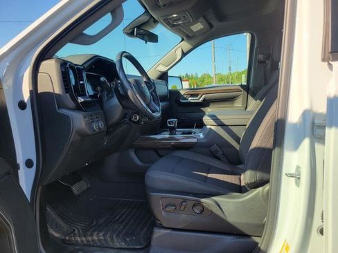 Used 2023 Chevrolet Silverado 1500 LT w/ Z71 Off-Road Package AWD/4WD image 8