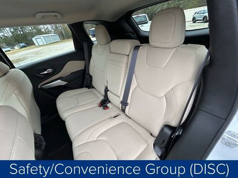 Used 2017 Jeep Cherokee Latitude w/ Safety/Convenience Group image 17