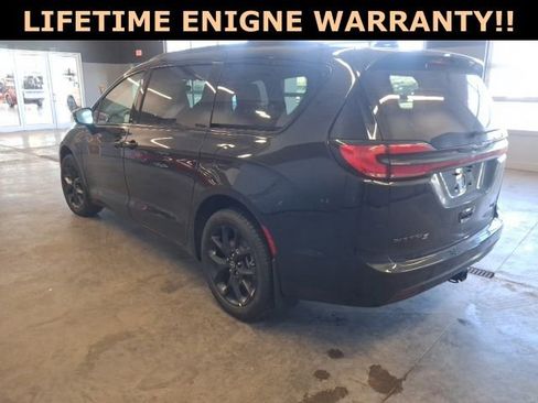 New 2026 Chrysler Pacifica Limited w/ Uconnect Theater Family Group AWD/4WD image 6