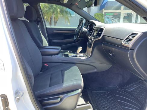 Used 2017 Jeep Grand Cherokee Laredo RWD image 21