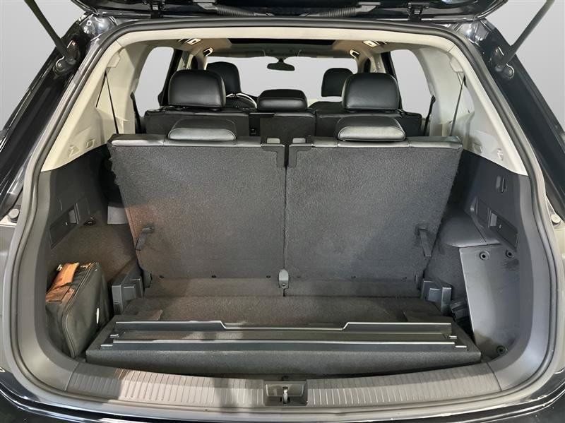 Used 2018 Volkswagen Tiguan SEL FWD image 24
