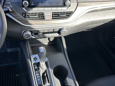 Used 2025 Nissan Altima 2.5 SV image 18