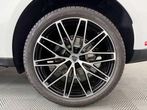 New 2026 Porsche Macan AWD/4WD image 12