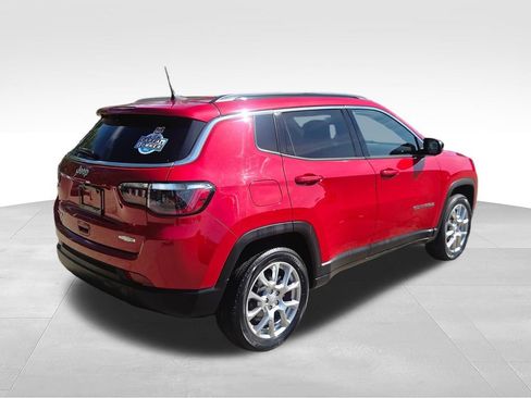 Used 2023 Jeep Compass Latitude AWD/4WD image 7