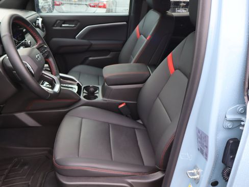 Used 2025 Chevrolet Colorado Z71 w/ Z71 Convenience Package 2 AWD/4WD image 19