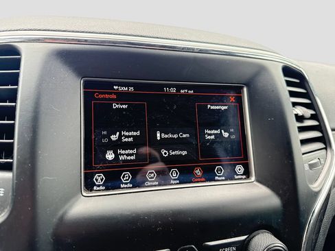 Used 2018 Jeep Grand Cherokee Laredo AWD/4WD image 15