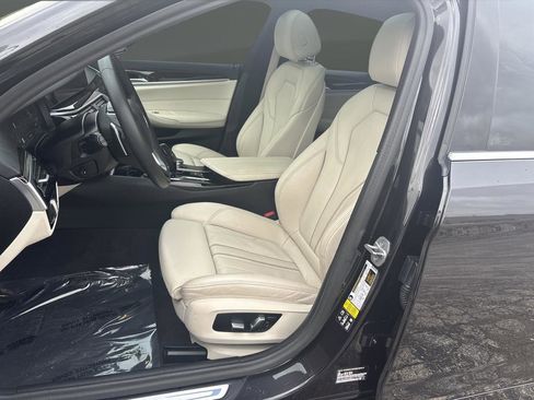 Used 2023 BMW 530i xDrive 530i xDrive w/ Premium Package image 4