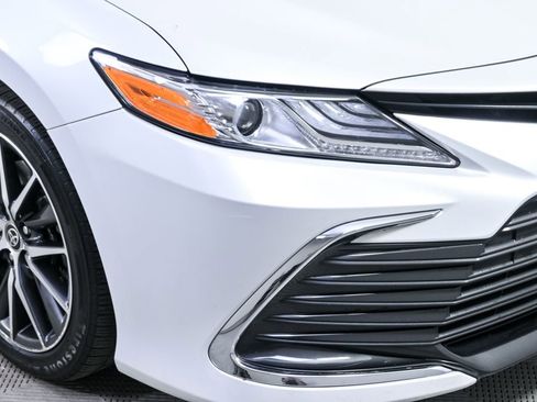 Used 2021 Toyota Camry XLE image 33