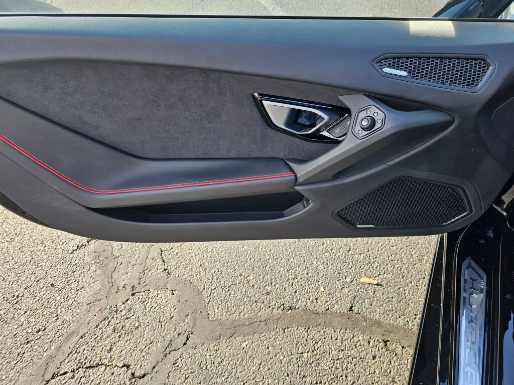 Used 2020 Lamborghini Huracan EVO AWD/4WD image 17