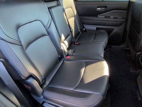 Used 2022 Nissan Pathfinder SL image 21