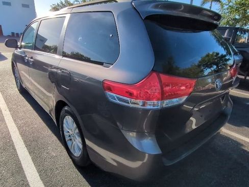 Used 2012 Toyota Sienna XLE image 4