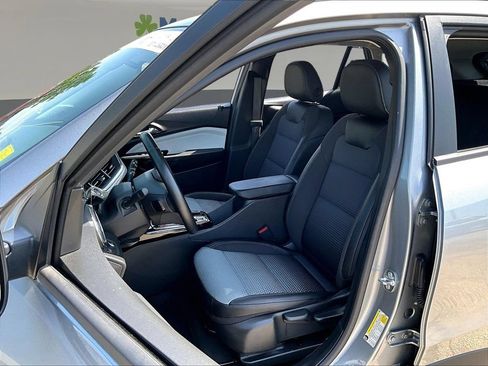 Used 2025 Chevrolet Trax LT w/ LT Convenience Package FWD image 23