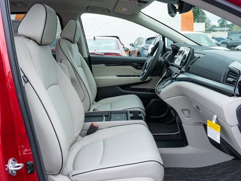 New 2026 Honda Odyssey Touring image 16