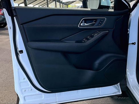 New 2026 Nissan Rogue Platinum w/ Platinum Premium Package image 13