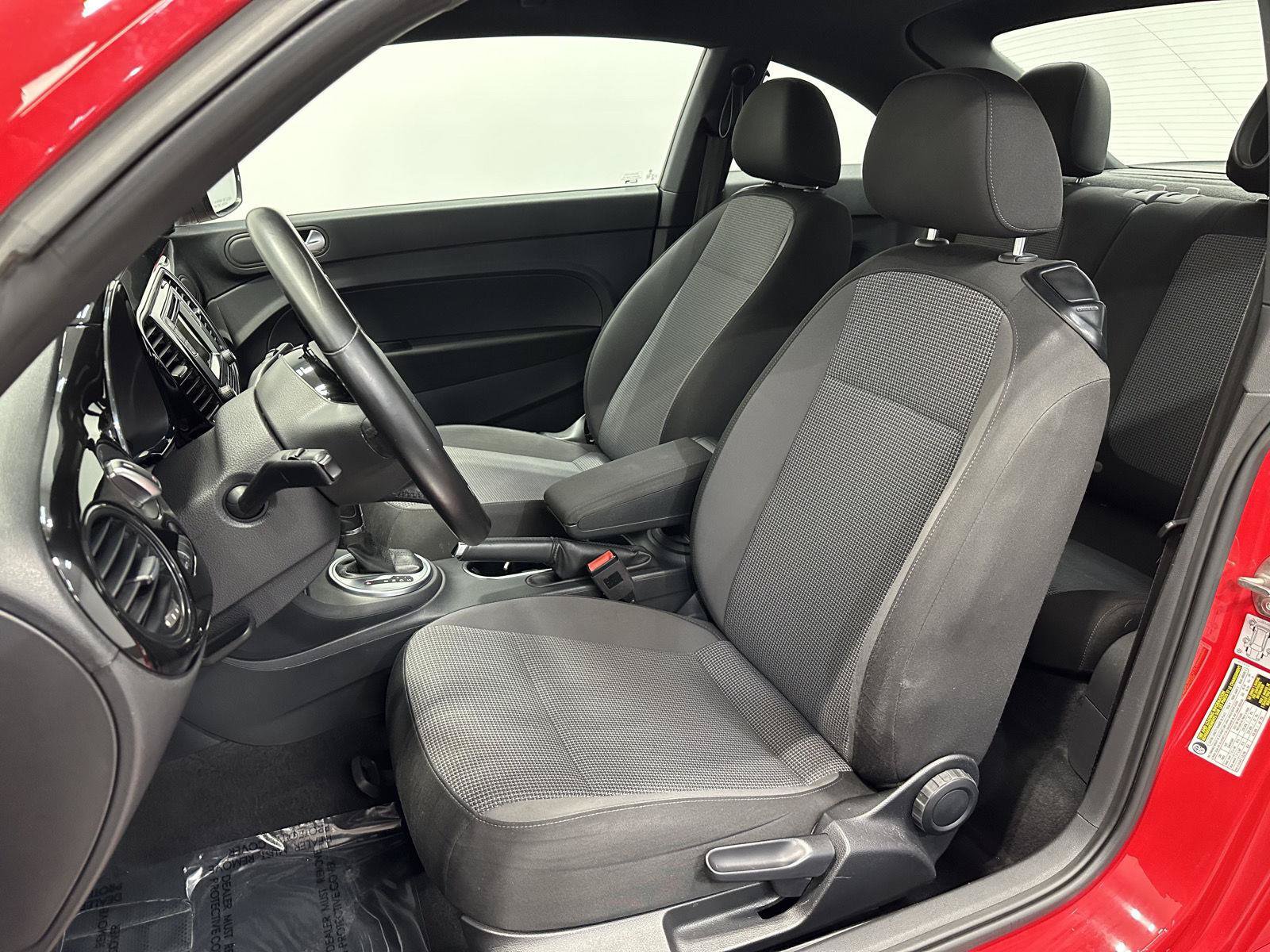 Used 2019 Volkswagen Beetle 2.0T FWD image 12