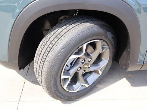 New 2026 Chevrolet Trax LT w/ LT Convenience Package FWD image 35