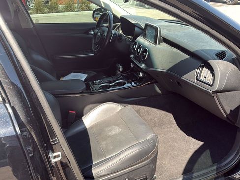 Used 2019 Kia Stinger RWD image 12