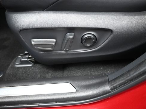 Certified 2024 Toyota Venza Limited image 7