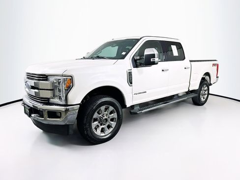 Used 2018 Ford F250 Lariat w/ Chrome Package image 3