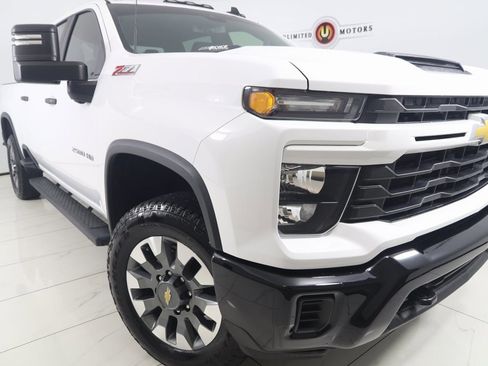 Used 2024 Chevrolet Silverado 2500 Custom w/ Custom Convenience Package image 13