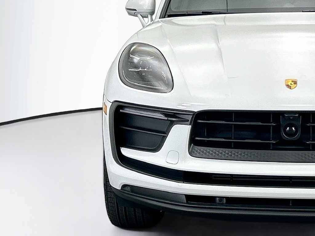 Used 2026 Porsche Macan AWD/4WD image 12