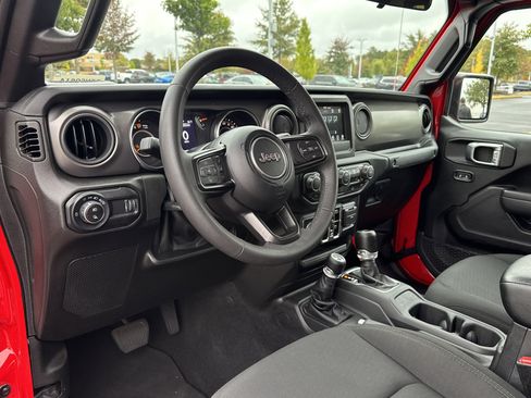 Used 2023 Jeep Gladiator Sport image 25