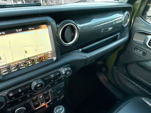 Used 2020 Jeep Wrangler Unlimited Sahara image 23