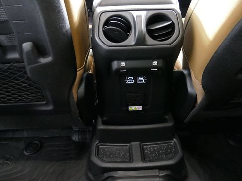 Used 2021 Jeep Wrangler Unlimited Rubicon AWD/4WD image 25