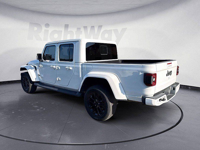 Used 2023 Jeep Gladiator Overland AWD/4WD image 3
