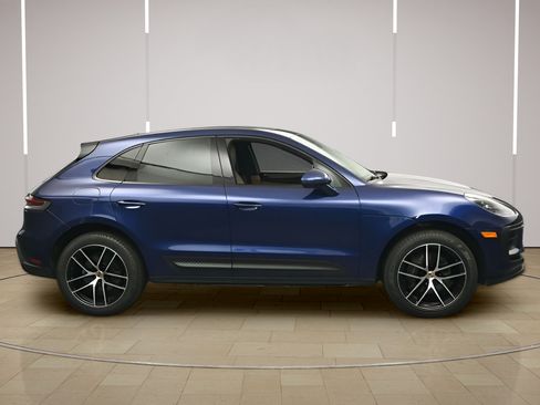 Certified 2023 Porsche Macan AWD/4WD image 27