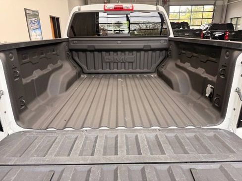Used 2023 GMC Canyon AT4 w/ AT4 Premium Package AWD/4WD image 10