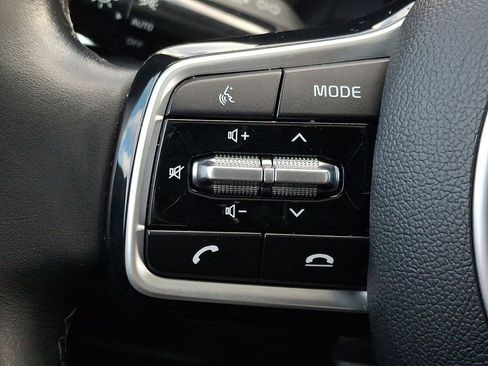 Certified 2022 Kia Sorento S w/ Panoramic Sunroof Package image 22