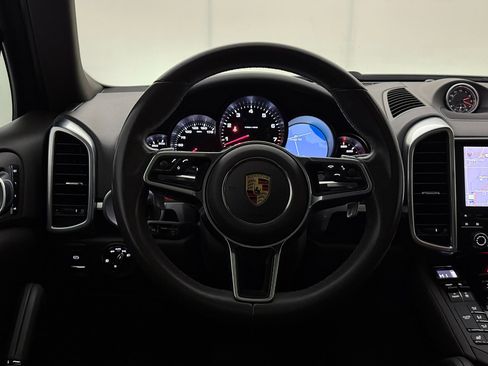 Used 2018 Porsche Cayenne Platinum Edition w/ Premium Package Plus image 32