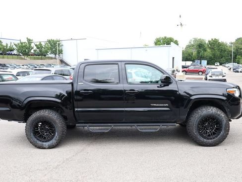 Used 2023 Toyota Tacoma SR5 RWD image 4