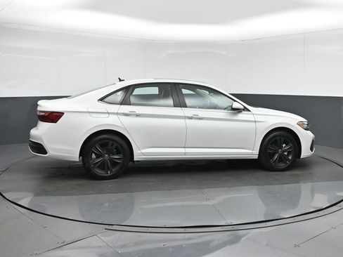 Used 2024 Volkswagen Jetta SE FWD image 8