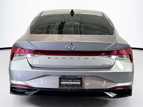 Used 2021 Hyundai Elantra Limited image 6