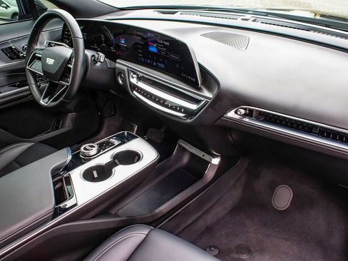 Used 2024 Cadillac Lyriq Tech w/ Driver Assist Package AWD/4WD image 42