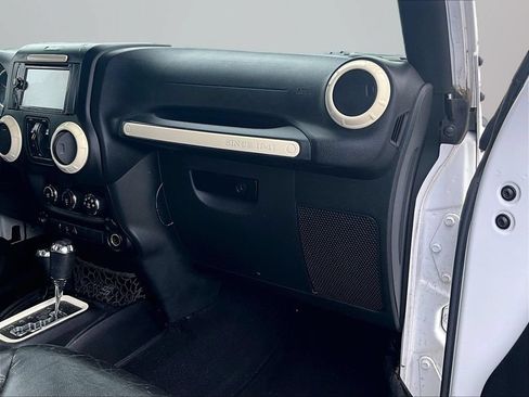Used 2015 Jeep Wrangler Unlimited Sport w/ Quick Order Package 24S AWD/4WD image 17
