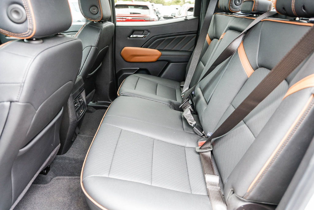 Used 2024 GMC Canyon AT4 w/ AT4 Premium Package AWD/4WD image 49