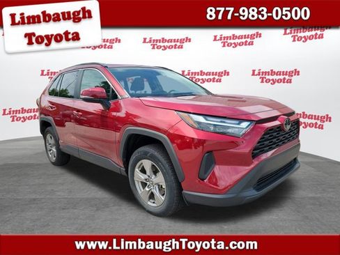 Used 2025 Toyota RAV4 XLE AWD/4WD image 1