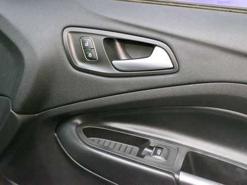 Used 2019 Ford Escape SE w/ Ford Safe & Smart Package FWD image 9