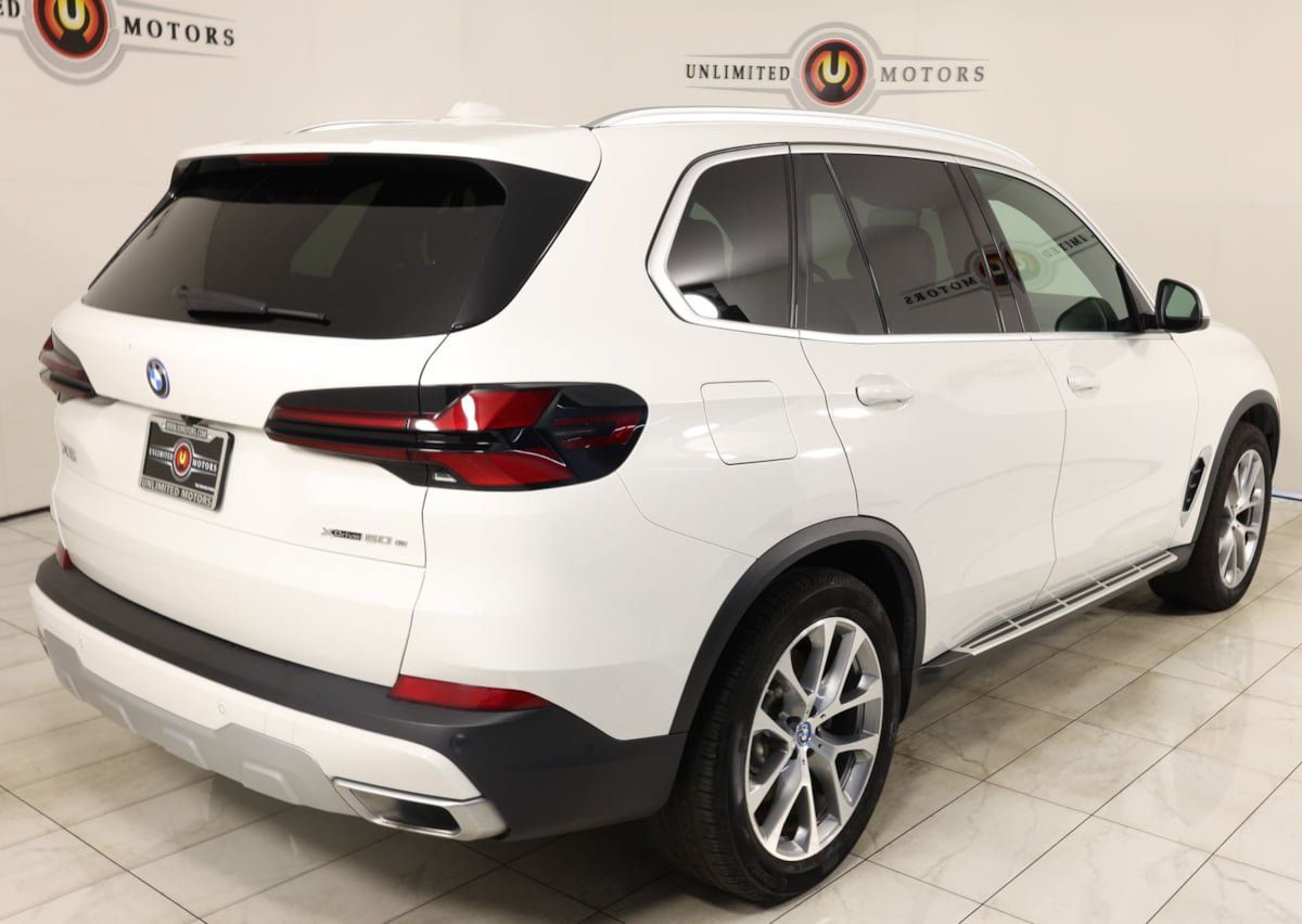 Used 2025 BMW X5 xDrive50e AWD/4WD image 3