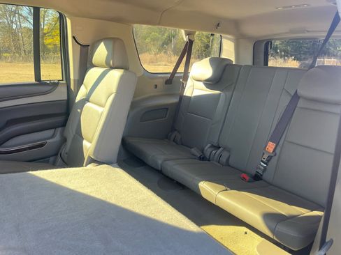 Used 2018 Chevrolet Suburban LT image 30
