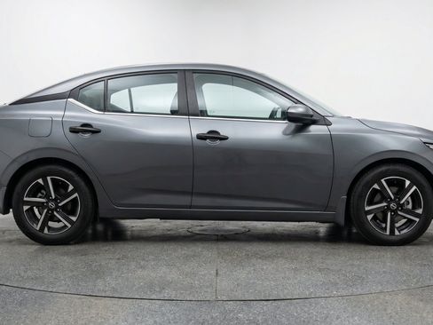 Used 2025 Nissan Sentra SV FWD image 11