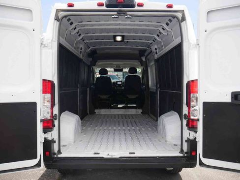 Used 2024 RAM ProMaster 2500 w/ Convenience Group FWD image 13