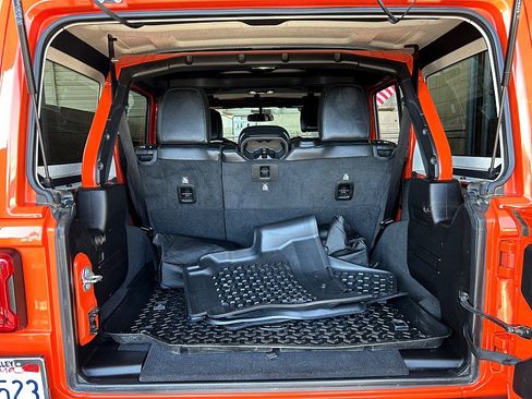 Used 2019 Jeep Wrangler Unlimited Rubicon w/ LED Lighting Group AWD/4WD image 33
