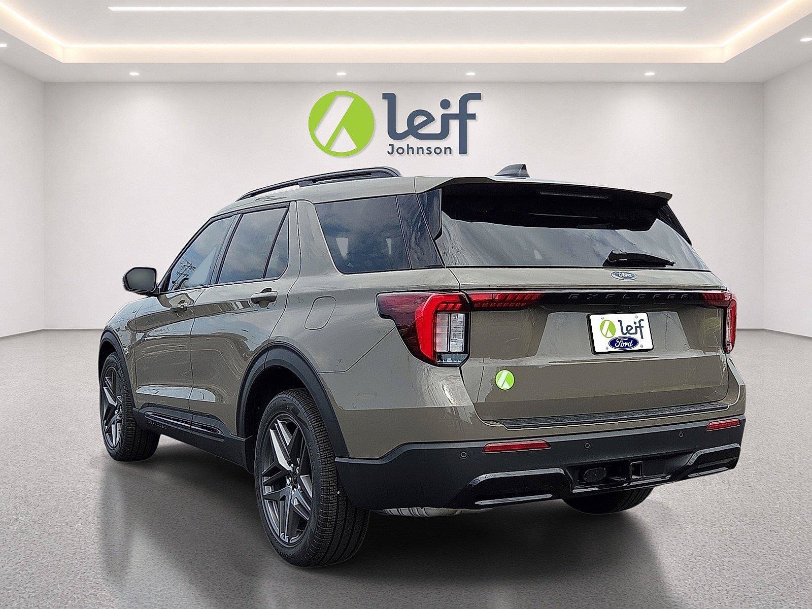 New 2026 Ford Explorer ST-Line w/ ST-Line Street Pack RWD image 5
