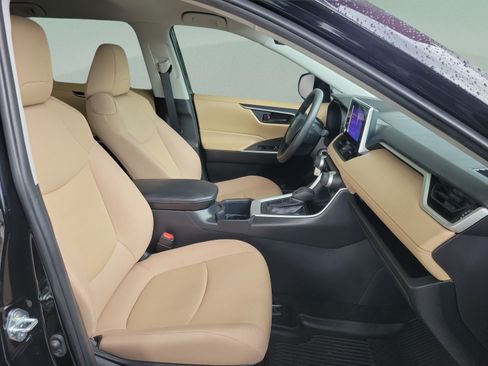 Used 2025 Toyota RAV4 LE FWD image 30