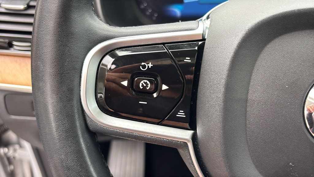 Certified 2023 Volvo XC90 B5 Plus w/ Protection Package Premier AWD/4WD image 18